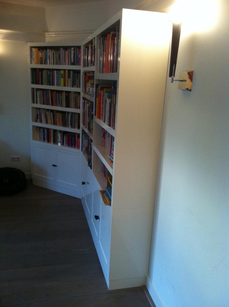 Hoogglans Boekenkast (in hoek), verstelbare planken