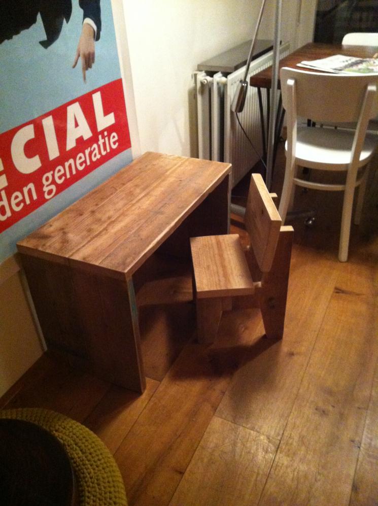 Kinderstoeltje met bureau, steigerhout, amsterdam, kindermeubel