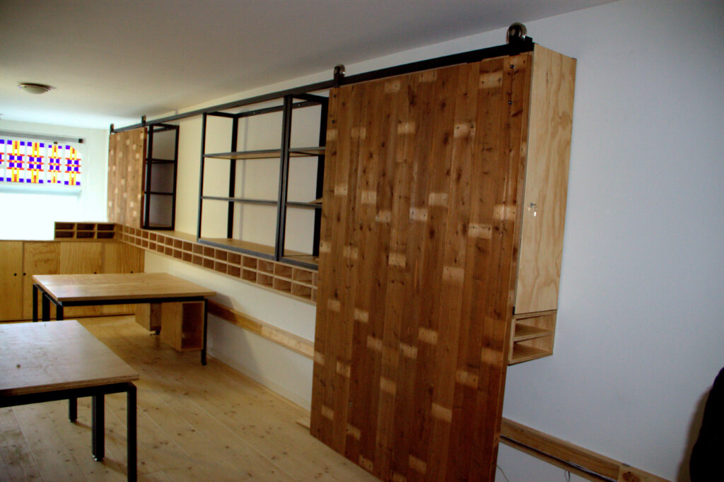 kantoorinrichting, bedrijfsinrichting, wandmeubel, tafel, laswerk