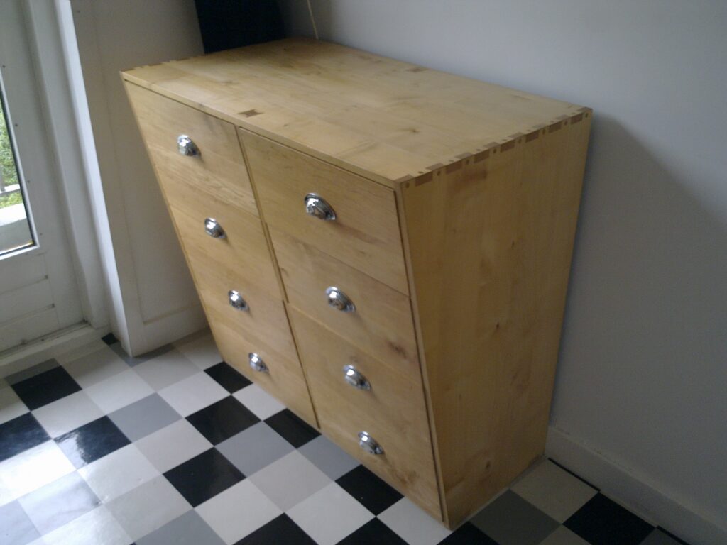 Commode, Esdoorn , Massief, zwaluwstaarten