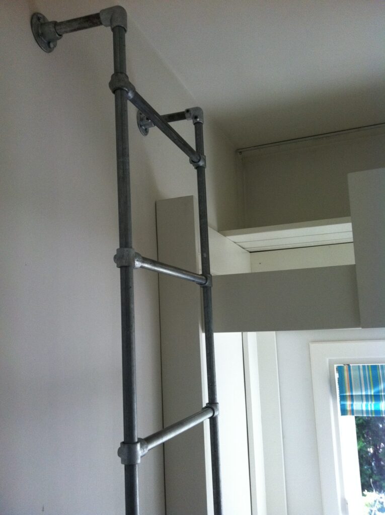 Hoogslaper, Steigerhout met Bureau, zijdeglas wit