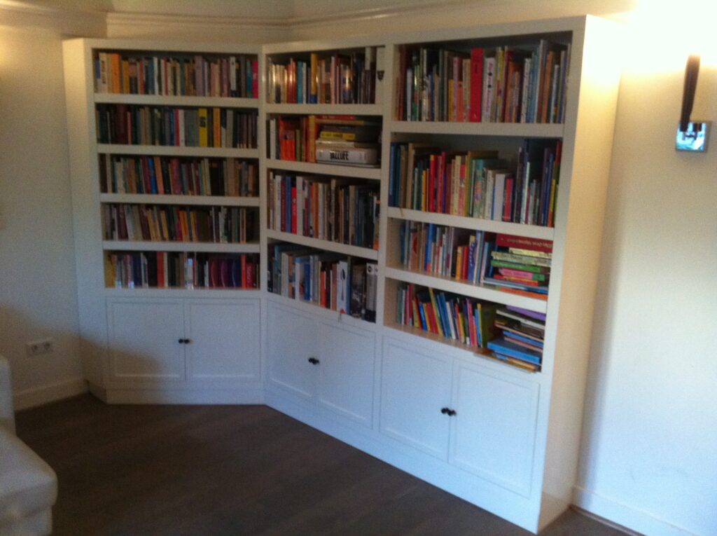 Hoogglans Boekenkast (in hoek), verstelbare planken