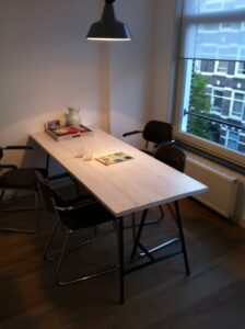 Witgebeitste tafel steigerhout