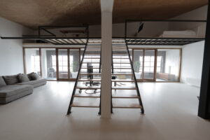 Stalen trappen en vides bekleed met Underlayment