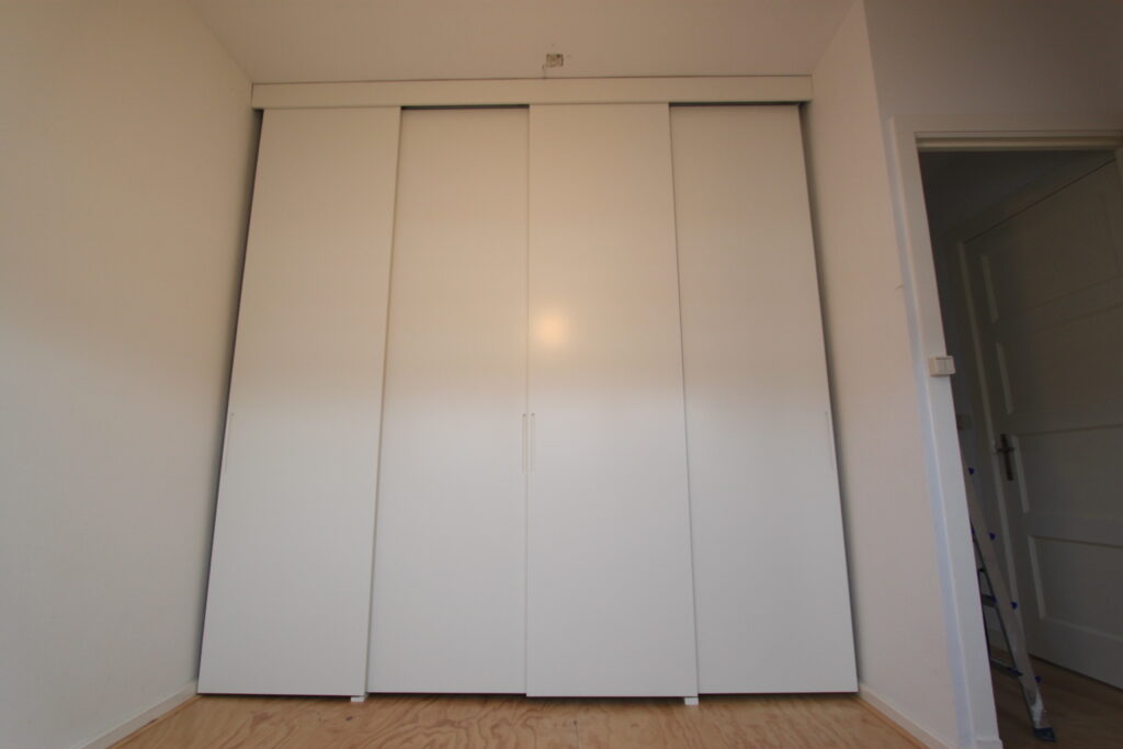 meubels op maat,kast tot plafond,Amsterdam,kast met schuifdeuren,kledingkast tot plafond
