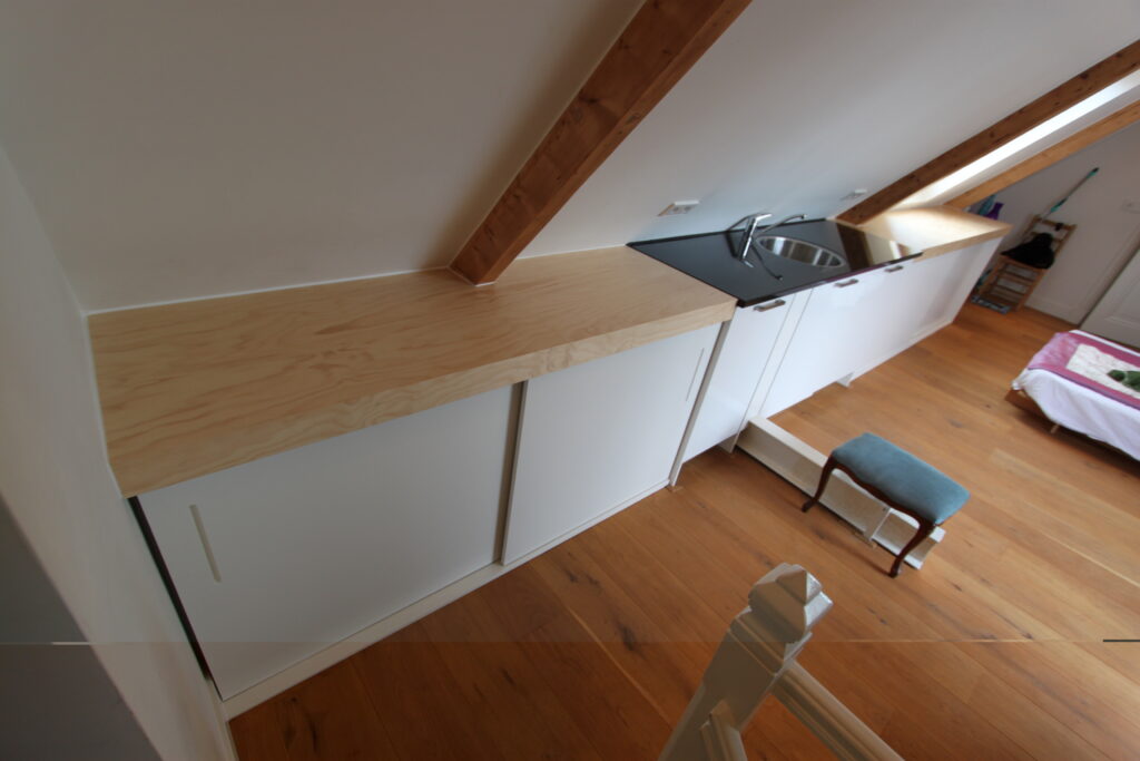 keuken onder schuin dak,underlayment aanrechtblad,schuifdeurtjes,Amsterdam,maatwerk,Beer Hendriks