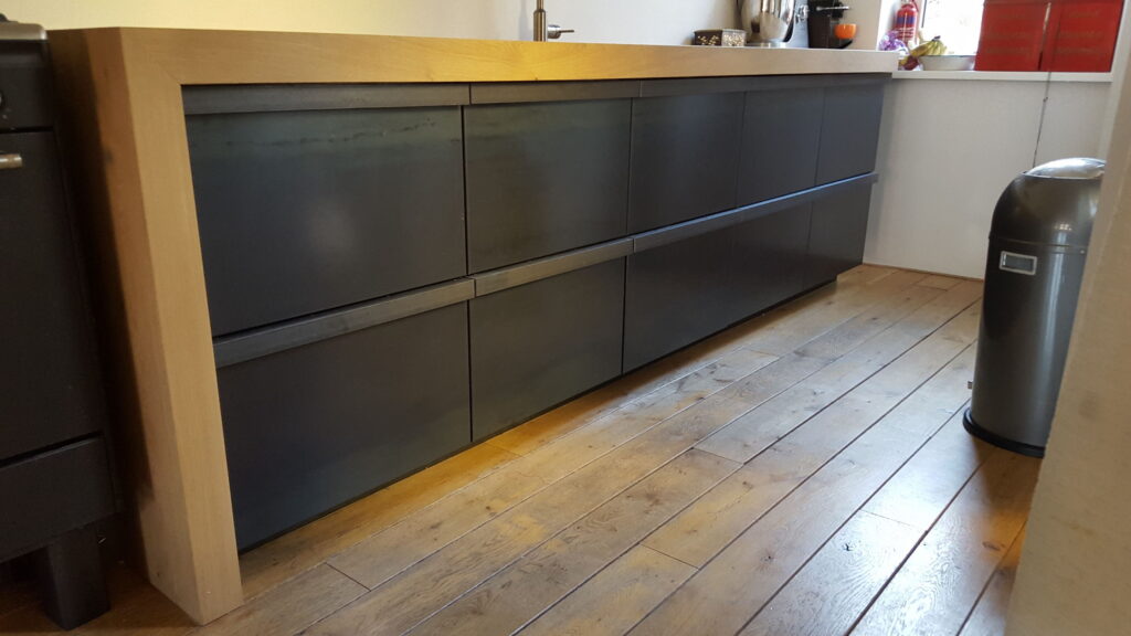 Eikenhouten aanrechtblad,massief eiken,meubels op maat amsterdam,keuken op maat,ikea hacks,stalen lades,industriele keuken,keuken design