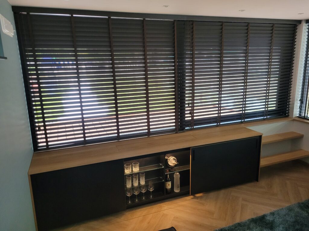 #meubelmaker #meubelmakersamsterdam #tvfurniture #woonbootinrichting #furnture #drinkscabinet #furnituredesign #oak #cabinetmakersamsterdam #cabinetmaker #maatwerk #meubelsopmaat  #bespoke #beerhendriksmaatwerkenmeubels #custommade #amsterdam