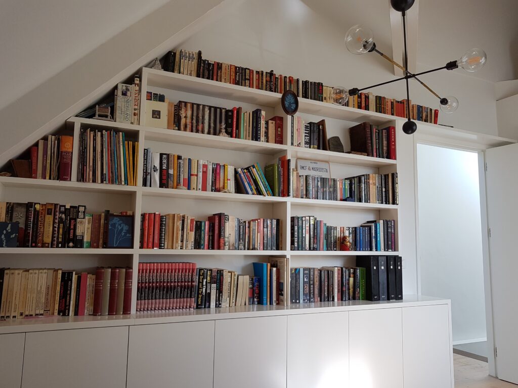 #interiordesign #interieur #interieurinspiratie #custommade #woodworker #custommade furniture amsterdam #wooddesign  #interieurontwerp #HomeDecor #ModernLiving #carpentry  #bespokefurniture #meubelmaker #meubelmakersamsterdam #cabinetmakersamsterdam #cabinetmaker #maatwerk #meubelsopmaat  #bespoke #custommade #amsterdam #ambacht #Beer Hendriks maatwerk en meubels # boekenkast  #slaapkamer #slaapkamerdesign #jordaanamsterdam #bookcabinet #booklovers   #bespokecabinets #masterbedroom