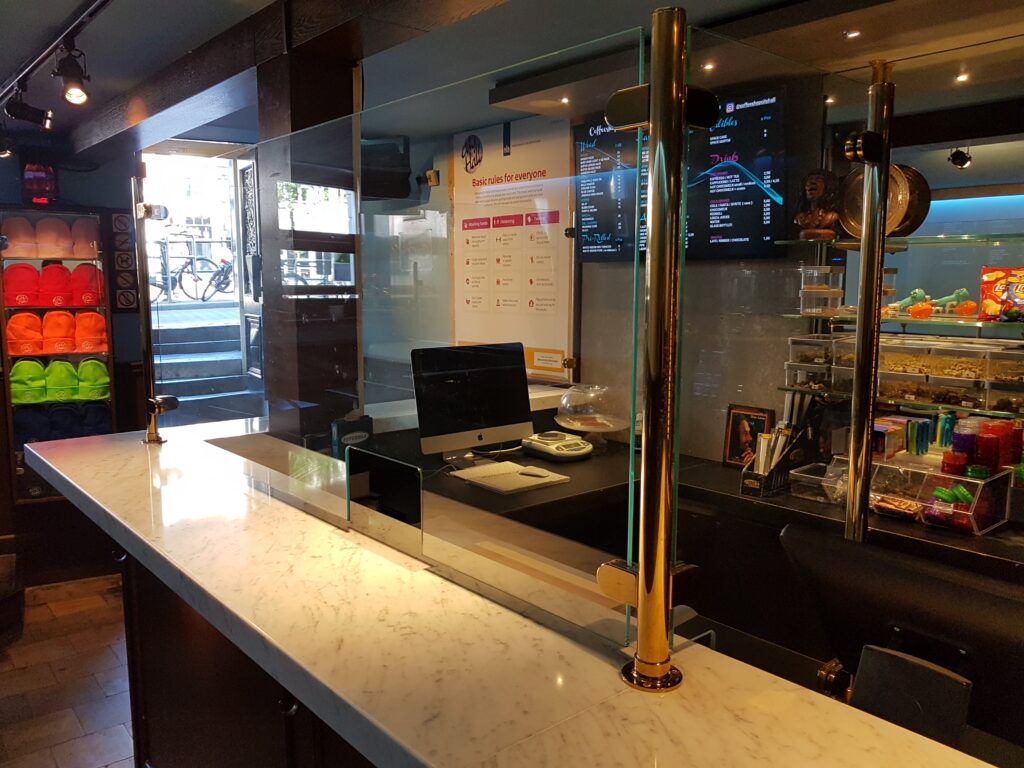 Beer Hendriks , Beer Hendriks maatwerk en meubels ,Horeca meubels, barmeubels met marmer blad ,  #interiordesign #interieur #interieurinspiratie #custommade #woodworker #custommade furniture amsterdam #wooddesign  #interieurontwerp #HomeDecor #ModernLiving #carpentry #meubelmaker #meubelmakersamsterdam #cabinetmakersamsterdam #cabinetmaker #maatwerk #meubelsopmaat  #bespoke #custommade #amsterdam #ambacht