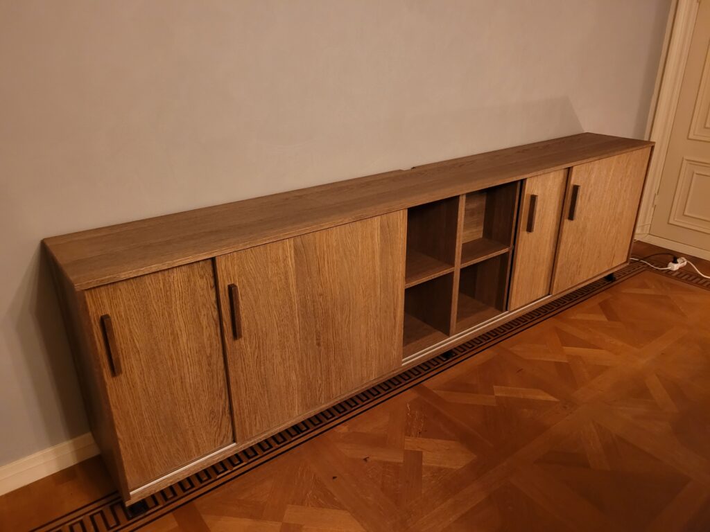 #meubelmaker #meubelmakersamsterdam #cabinetmakersamsterdam #cabinetmaker #maatwerk #meubelsopmaat #djmeubel #vinylfurniture #bespoke #custommade #amsterdam
