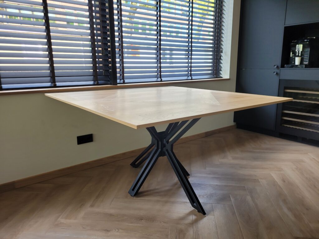 eiken #oak #customfurniture #customtable #handmade #cabinetmakersamsterdam #cabinetmaker #bespoke #meubelmaker #verjongdetafel #eikentafe #meubelsopmaat #beerhendriksmaatwerkenmeubels , tafel op maat , tafel met verjongd blad , custom tafel , handmade oak table
