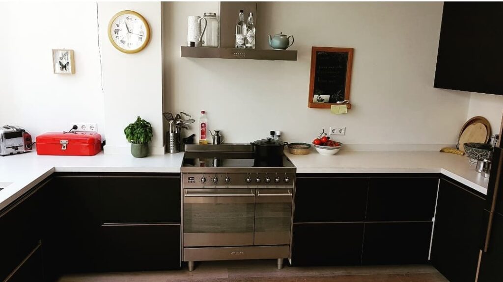 keuken op maat , keuken betonnen blad , keuken mat zwart , kitchen , custom kitchen amsterdam , amsterdam , meubelmaker ,  meubels op maat  , custom made , bespoke , maatwerk, Arpa fenix , wit beton aanrecht blad