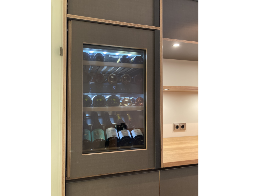 #interiordesign #interieur #interieurinspiratie #custommade #woodworker #custommade furniture amsterdam #wooddesign  #interieurontwerp #HomeDecor #ModernLiving #carpentry  #bespokefurniture #meubelmaker #meubelmakersamsterdam #cabinetmakersamsterdam #cabinetmaker #maatwerk #meubelsopmaat  #bespoke #custommade #amsterdam #ambacht #Beer Hendriks maatwerk en meubels #HomeDecor  #kitcheninspiration # bespoke utility room # bijkeuken op maat # ingebouwde wijnkoelkast in bijkeuken  #warminteriors #ModernLiving #A