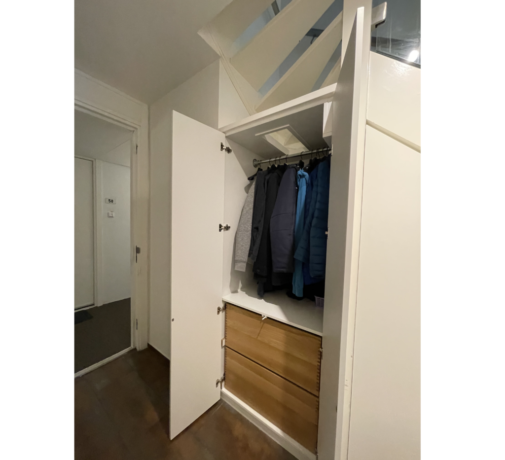 custom wardrobe under stairs, garderobe kast onder trap , kast onder trap op maat , trapmeubels op maat , #interiordesign #interieur #interieurinspiratie #custommade #woodworker #custommade furniture amsterdam #wooddesign  #interieurontwerp #HomeDecor #ModernLiving #carpentry  #bespokefurniture #meubelmaker #meubelmakersamsterdam #cabinetmakersamsterdam #cabinetmaker #maatwerk #meubelsopmaat  #bespoke #custommade #amsterdam #ambacht #Beer Hendriks maatwerk en meubels #HomeDecor
